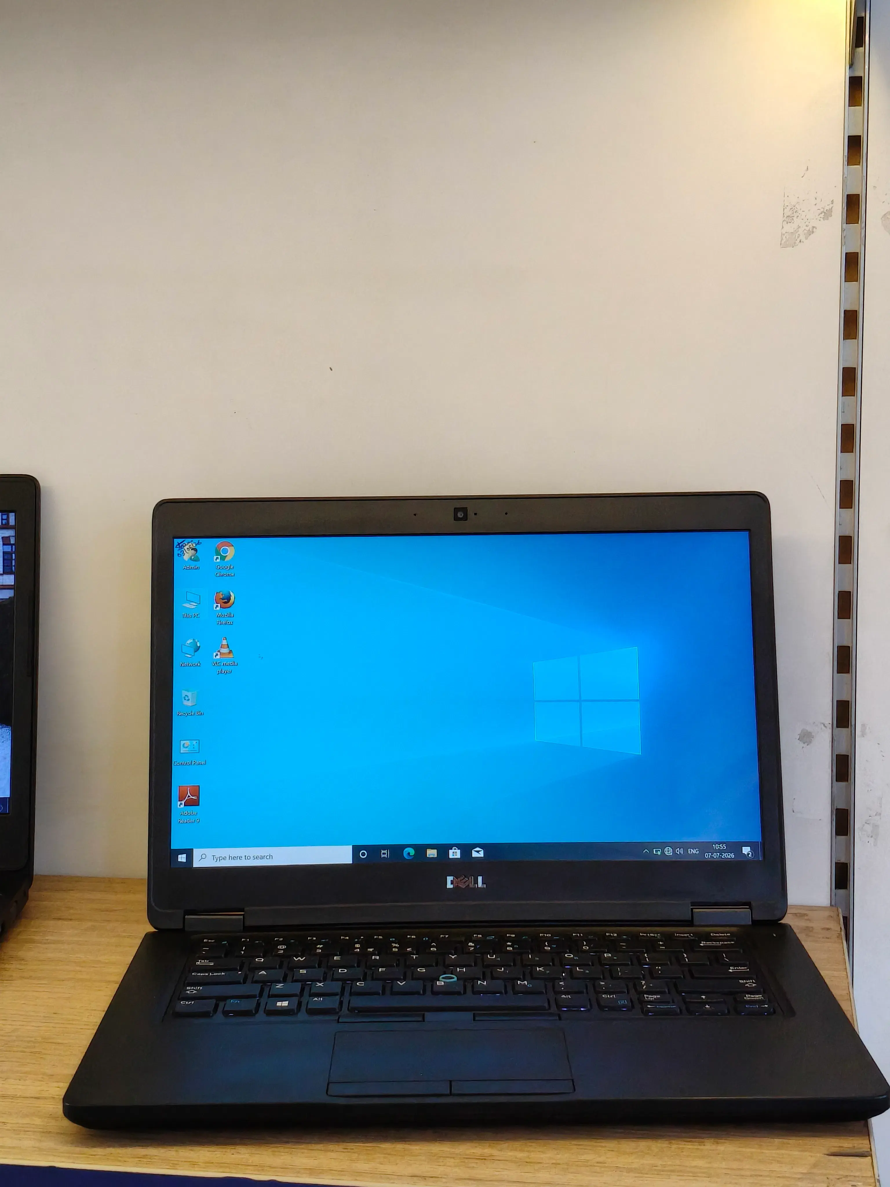 DELL LATITUDE 5490 — image 1 of 1